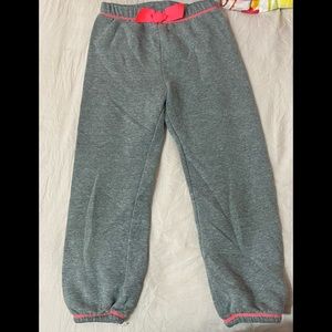 Grey sweatpants with pink threading